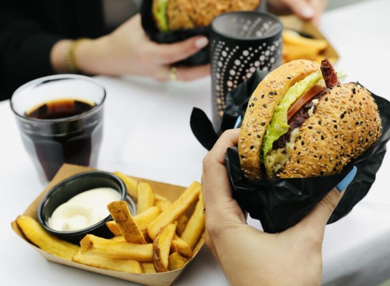 Amsterdam: Burger Cruise With Restaurant Beers & Barrels - Onboard Amenities