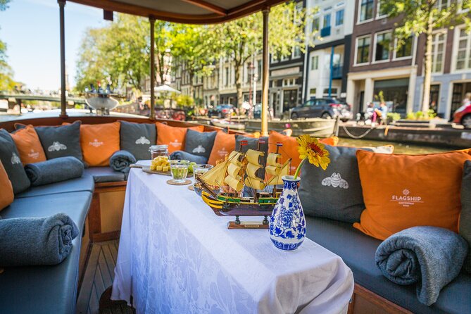Amsterdam Canal Cruise in Classic Salon Boat With Drinks and Cheese - Included Amenities