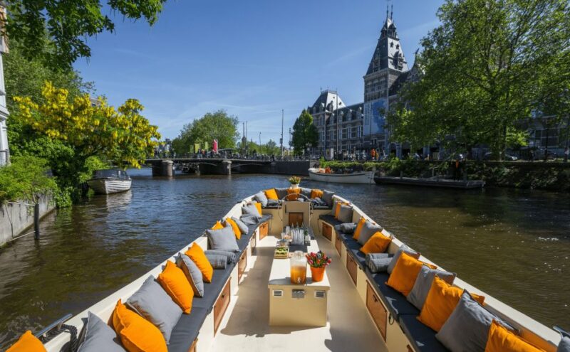 Amsterdam: Canal Cruise in German With Unlimited Drinks - Key Points