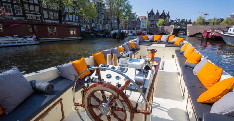 Amsterdam: Canal Cruise in German With Unlimited Drinks - Experience Highlights