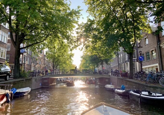 Amsterdam: Canal Cruise in German With Unlimited Drinks - Sustainable and Intimate Canal Cruising