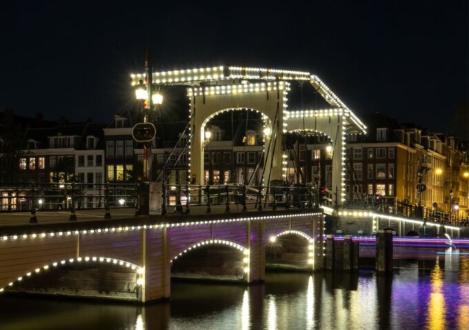 Amsterdam: Canal Cruise in German With Unlimited Drinks - Frequently Asked Questions