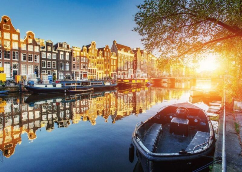 Amsterdam: Canal Cruise With Audio Guide - Amenities and Comfort