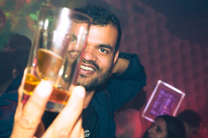 Amsterdam: Central Pub Crawl and Nightlife Experience - Unlimited Free Shots