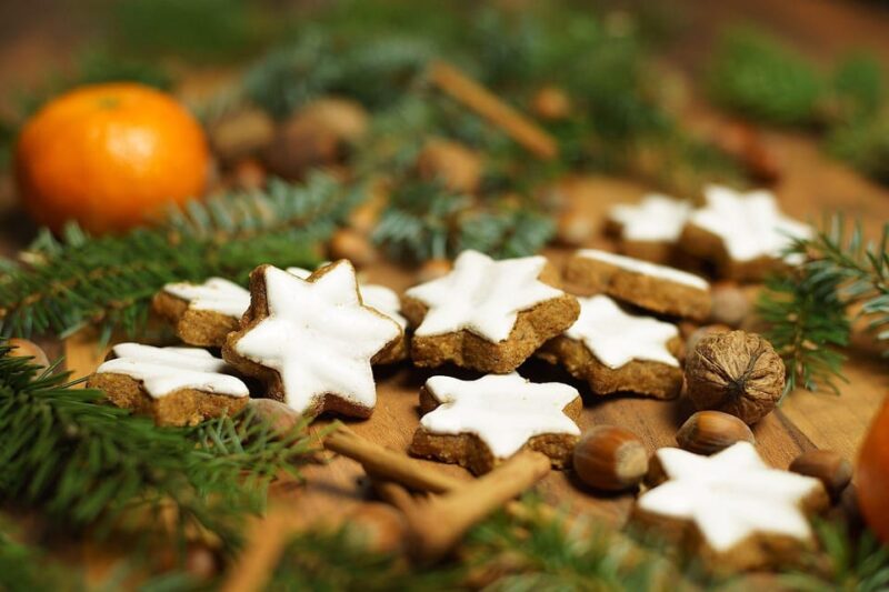 Amsterdam: Christmas Market Private Walking Tour - Festive Sights and Sounds