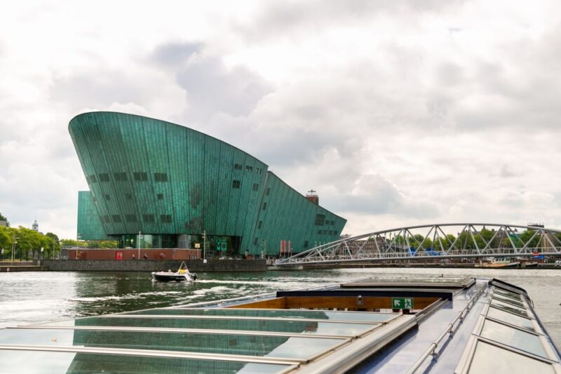 Amsterdam: City Canal Cruise With Audio Guide - Audio Guide Features