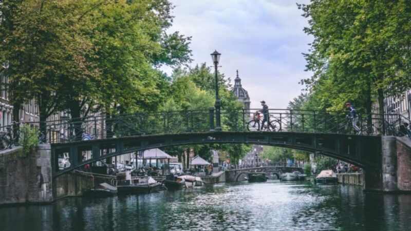 Amsterdam City Tour: Audio Guide App in Your Smartphone - Key Points