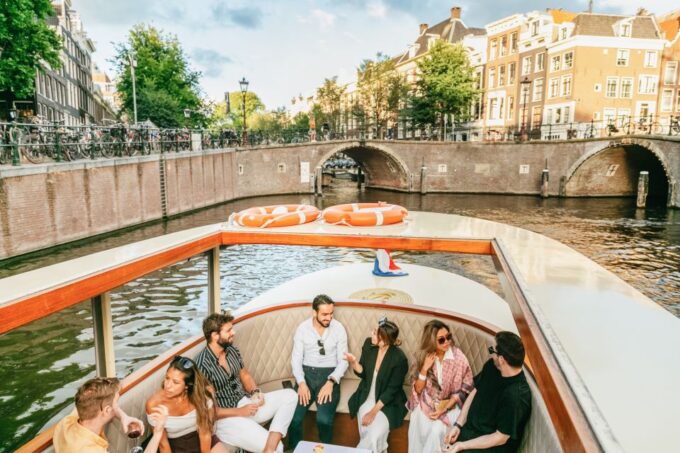 Amsterdam: Classic Boat Cruise With Cheese & Wine Option - Cruise Routes