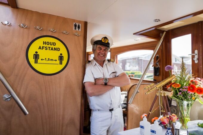Amsterdam: Classic Boat Cruise With Cheese & Wine Option - Premium Drink Package