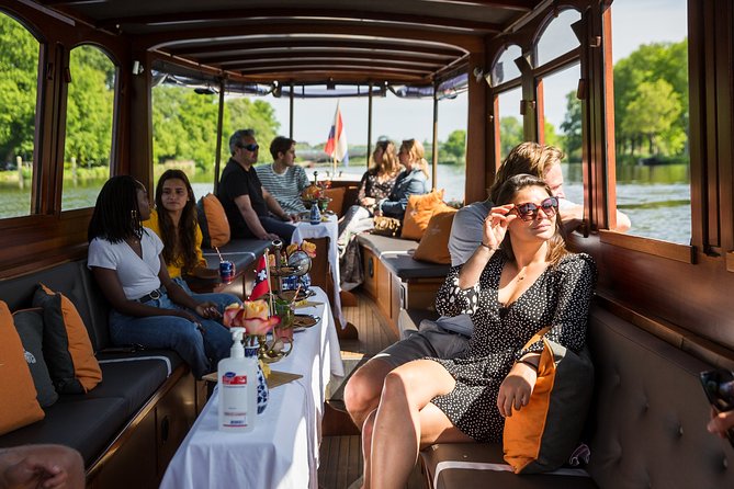 Amsterdam Classic Boat Cruise With Live Guide, Drinks and Cheese - Cruise Experience