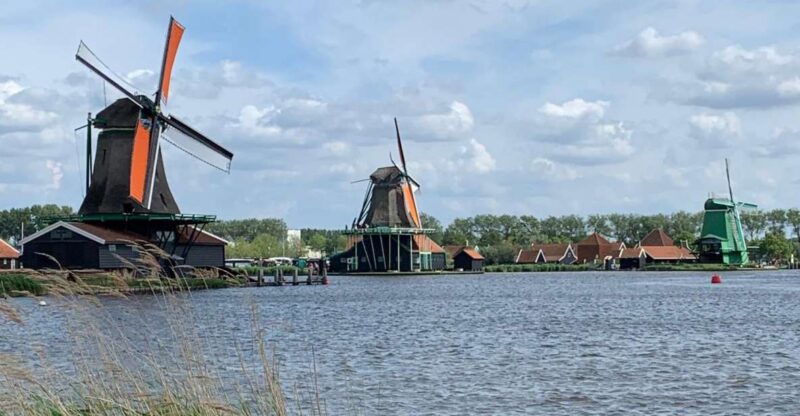 Amsterdam: Countryside Bike Tour and Zaanse Schans Windmills - Exploring the Countryside