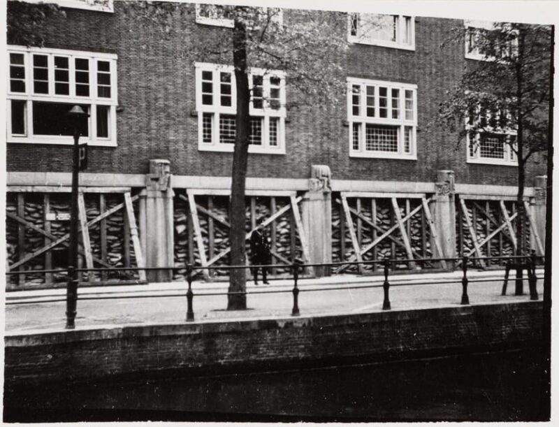 Amsterdam: Cycling Along the World War Two Spots - Bike Tour and Rental Details