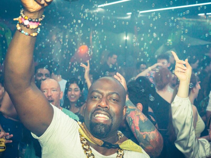 Amsterdam: Downtown Club Crawl and Nightlife Experience - Inclusions