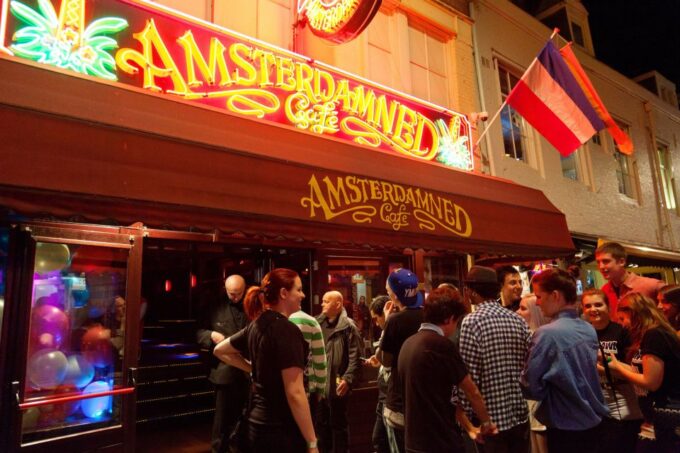 Amsterdam: Downtown Club Crawl and Nightlife Experience - Exploring Amsterdam Nightlife