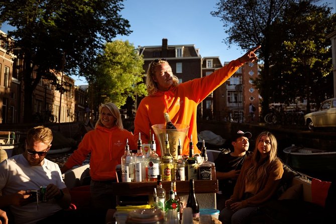 Amsterdam Evening Canal Cruise With Live Guide and Onboard Bar - Accessibility and Transportation