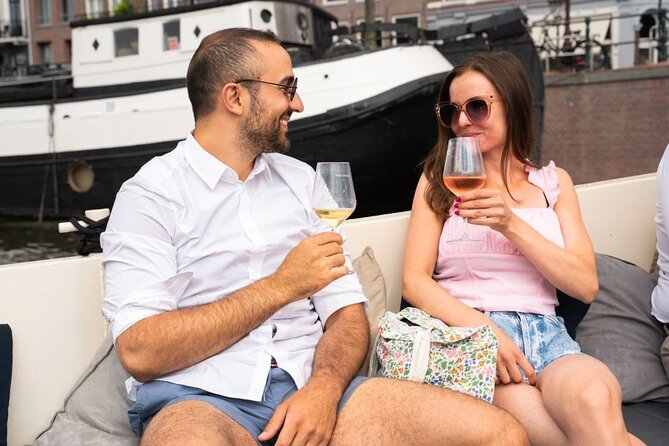 Amsterdam: Evening City Centre Canal Cruise With Unlimited Drinks - Intimate Group Size