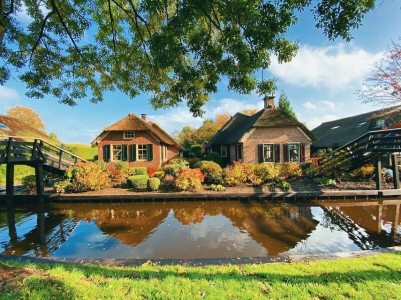 Amsterdam: Explore Giethoorn in a Private Tour With Driver - Sightseeing in Giethoorn