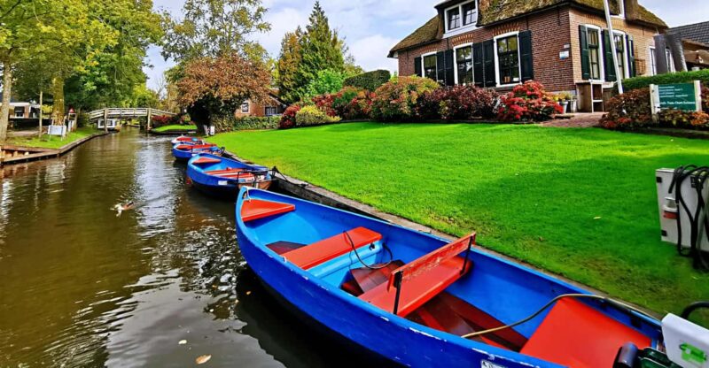 Amsterdam: Giethoorn, Afsluitdijk and Zaanse Schans Day Trip - Included Features