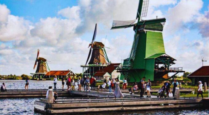 Amsterdam: Giethoorn and Zaanse Schans Windmills Day Tour - Frequently Asked Questions