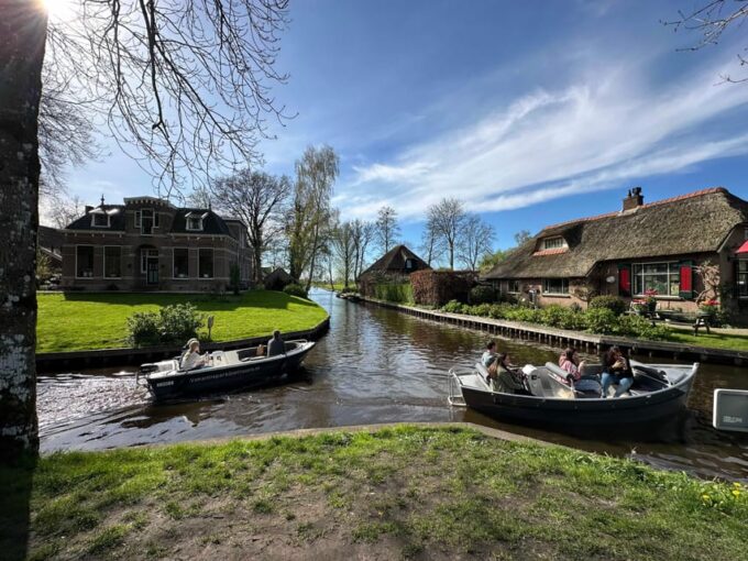 Amsterdam: Giethoorn, Zaanse Schans Tour With Local Guide - Pickup and Drop-off Locations