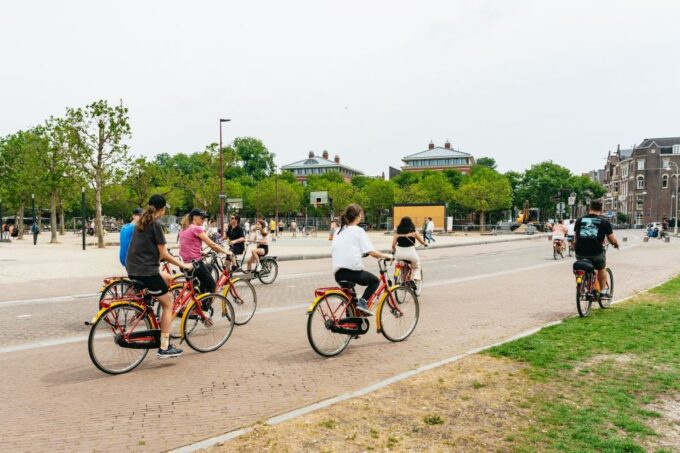Amsterdam: Guided Bike Tour of Central Amsterdam - Exploring the Western Islands