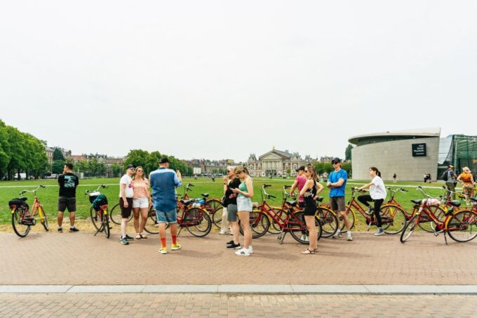 Amsterdam: Guided Bike Tour of Central Amsterdam - Discovering the Jordaan Neighborhood