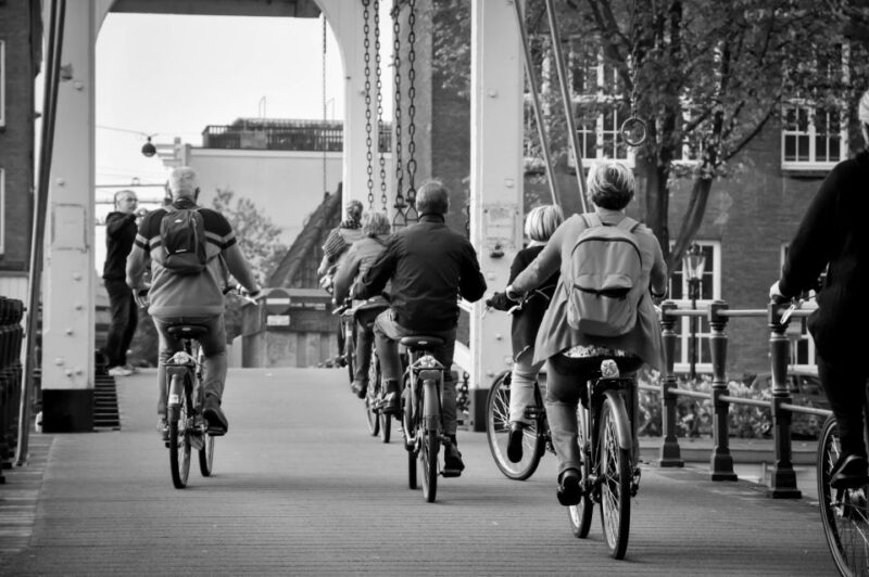 Amsterdam: Guided City Bike Tour in French - Experience and Exploration