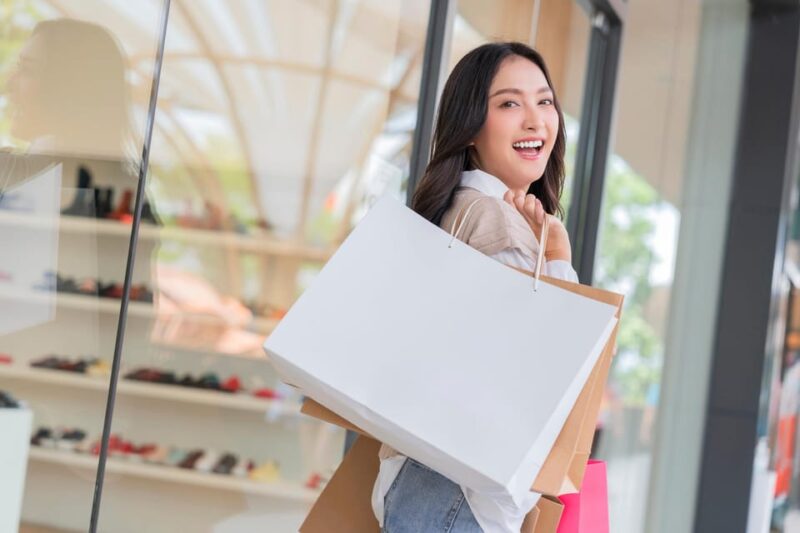 Amsterdam: High-End Fashion Shopping Walking Tour - Professional Guidance