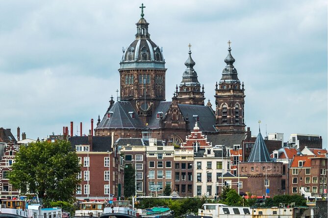 Amsterdam Highlights With Local: Walking Tour & Canal Cruise - Maximum Participants and End Point