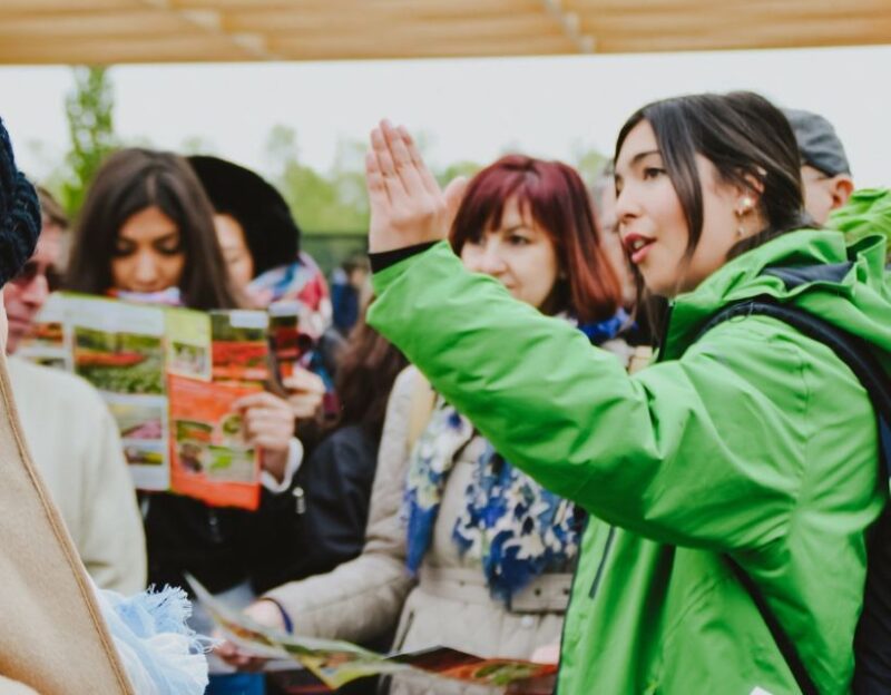 Amsterdam: Keukenhof Gardens Guided Tour Spanish and English - Key Points