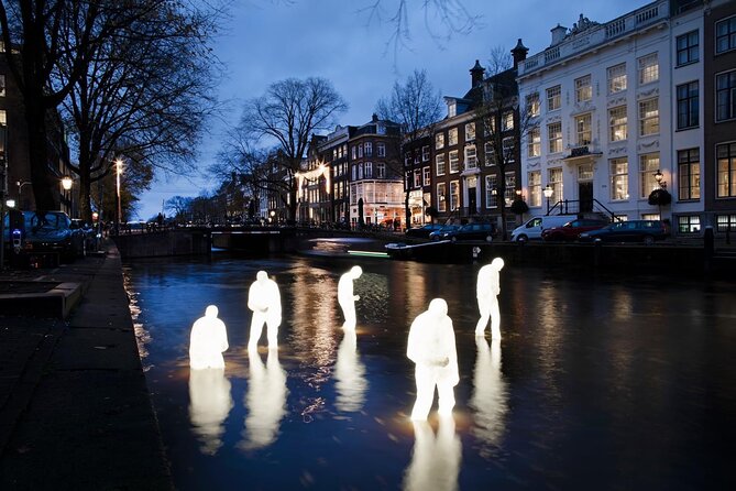 Amsterdam Light Festival Cruise With Hot Snacks and Drinks - Included Food and Beverages