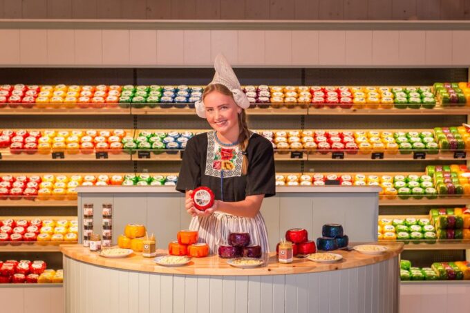 Amsterdam: Live-Guided Zaanse Schans & Cheese Tasting Tour - Cheese Production and Tasting