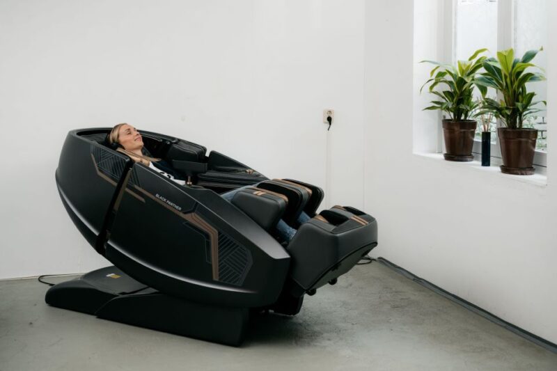 Amsterdam: Massage Session - Included Amenities and Facilities