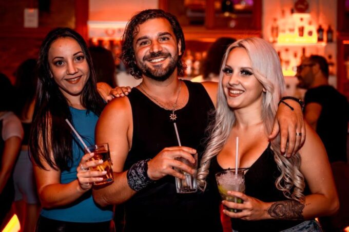 Amsterdam: New Years Eve Pub Crawl With VIP Club Entry - Safety and Responsibilities