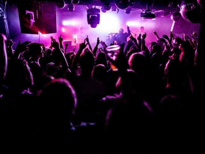 Amsterdam: Nightlife Scene 1, 2, or 3-7 Day Ticket - Complimentary Welcome Drinks and Shots