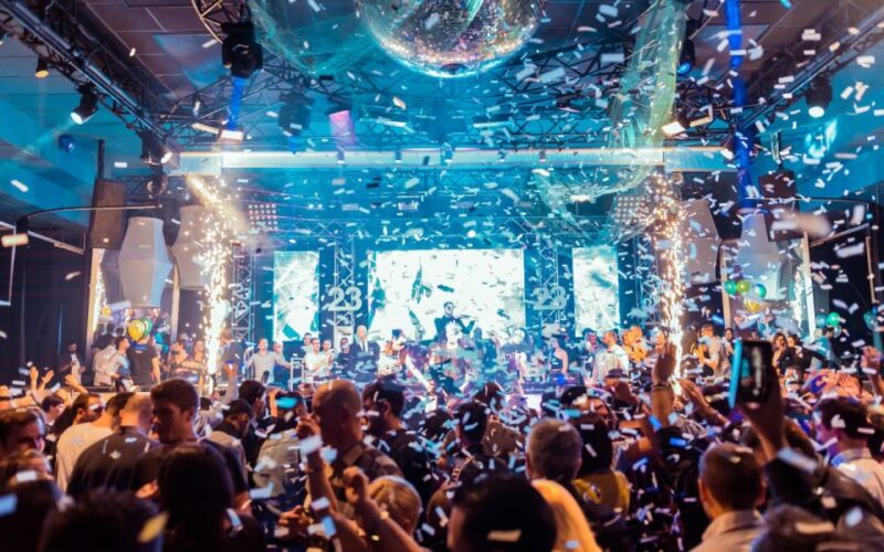 Amsterdam Open Boat Cruise and Amsterdam Nightlife Ticket - Availability and Booking