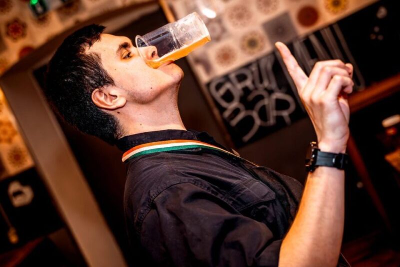 Amsterdam: Original Pub Crawl Party With VIP Entrance - Key Points