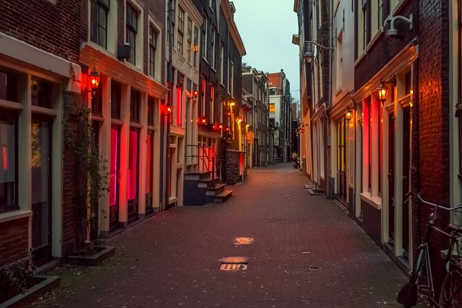 Amsterdam Outdoor Escape Game: The Haunting Stories - Meeting Point and Pickup Details