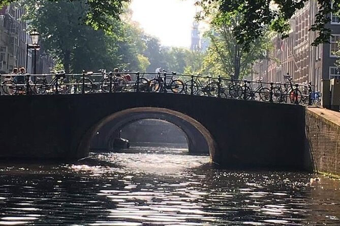 Amsterdam Private Canal Cruise With Live Guide and Drinks - Navigating the UNESCO-listed Canal District