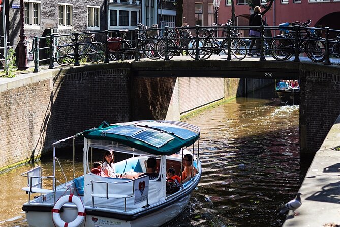 Amsterdam Private Canal Cruise With Live Guide and Drinks - Exceptional Customer Ratings and Feedback