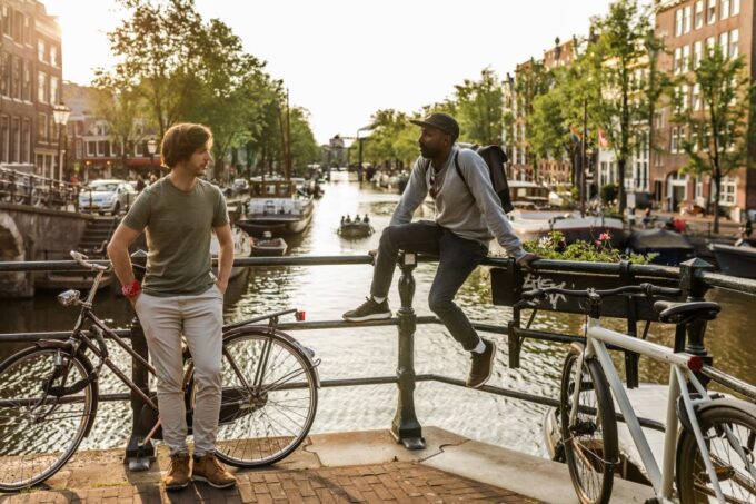 Amsterdam: Private Night Tour of Speakeasies and Bars - Enjoy Drinks and Snacks