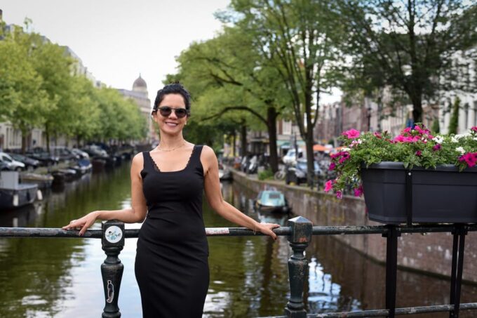 Amsterdam: Private Photoshoot in Iconic Locations - Capturing Memorable Moments