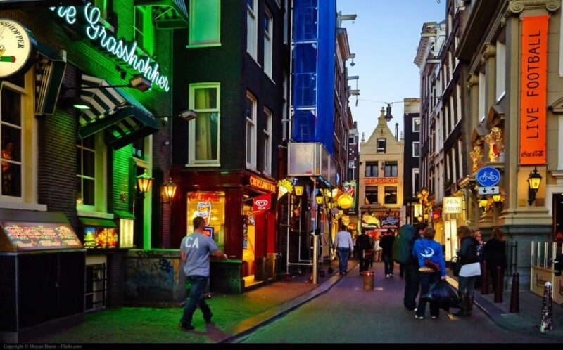 Amsterdam: Private Red Light District and Food Tour - Itinerary Highlights