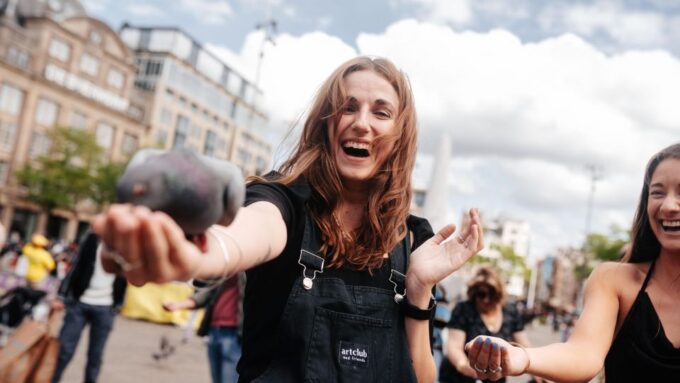 Amsterdam: Professional Photoshoot at Dam Square. - Pricing and Duration
