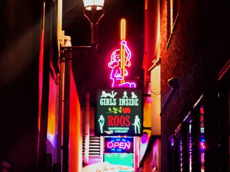 Amsterdam: Red Light District and Coffeeshop Culture Tour - Exploring the Red Light District