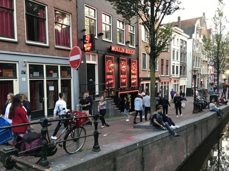 Amsterdam: Red Light District and Local Pub Tour - Experience Highlights