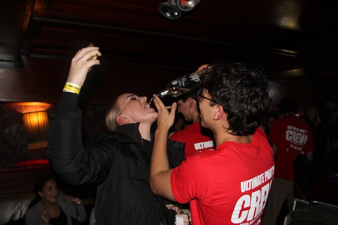 Amsterdam Red Light District Bar and Club Crawl - Vibrant Nightlife Exploration