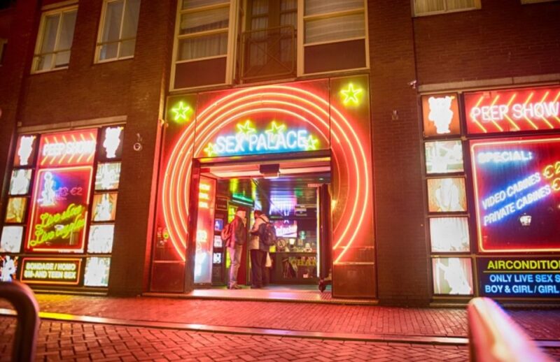 Amsterdam: Red Light District Exclusive Night Tour - Key Points