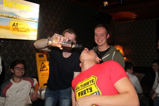 Amsterdam: Red-Light District Pub Crawl and Booze Boat Tour - Scenic Boat Cruise