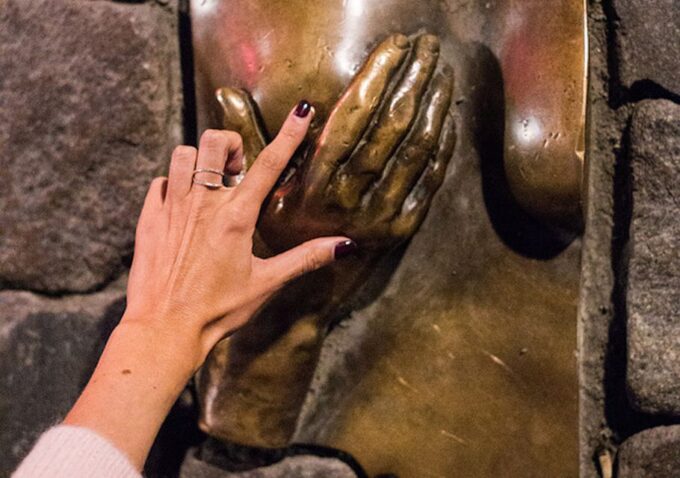 Amsterdam: Red Light District Tour in German or English - Guided Tours and Photo Stops